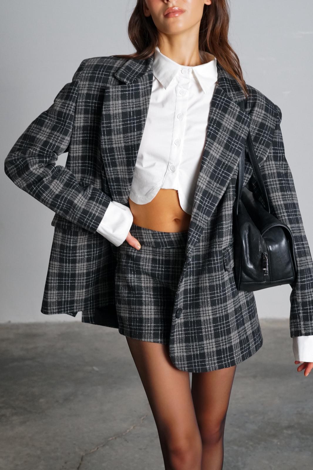 חליפת אנדטה-אפור משבצות