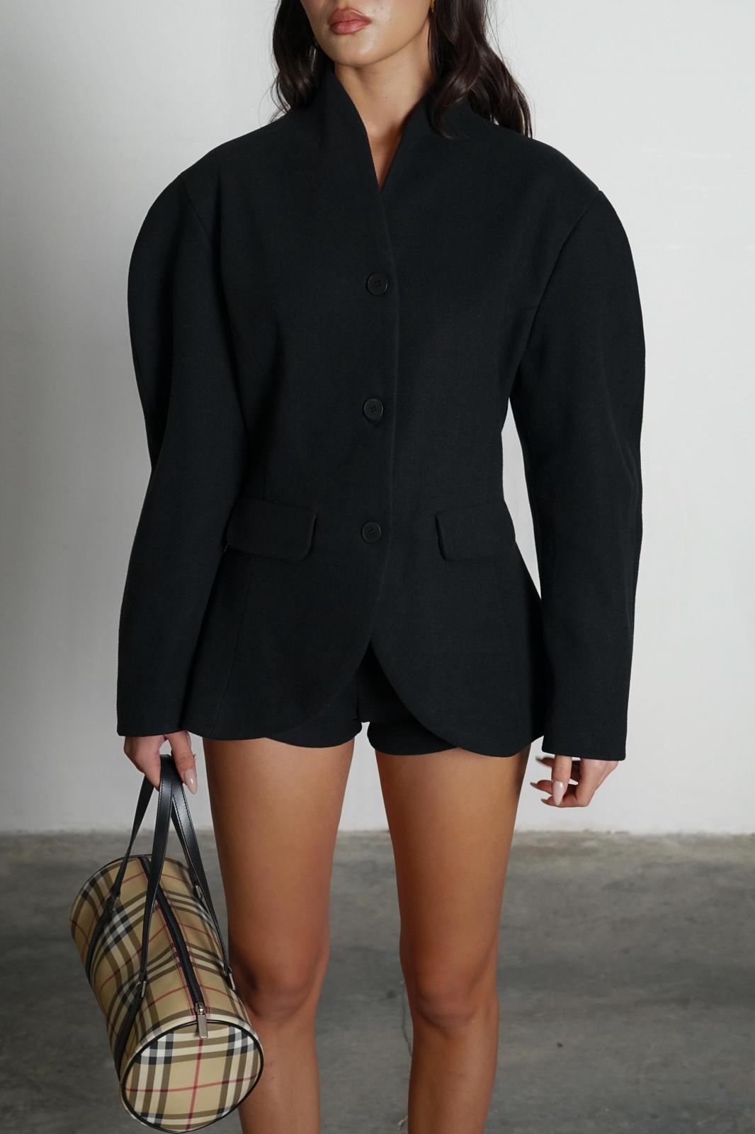 חליפה מאקאנה שחורה