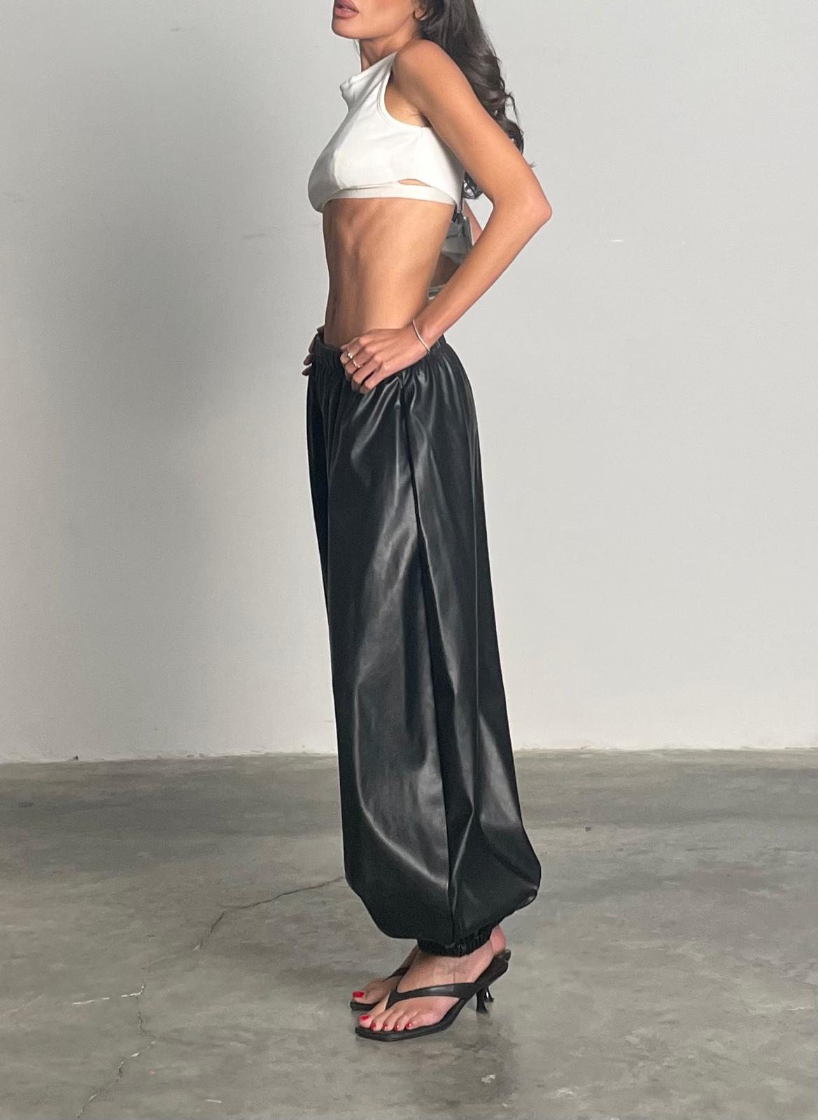 מכנסיי בירבן דמוי עור שחור - C’est Moi