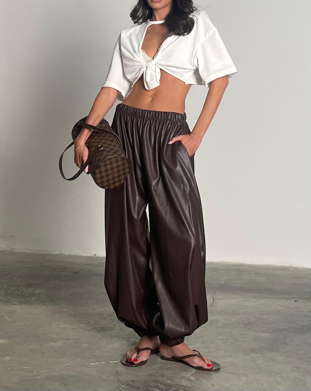 מכנסיי בירבן דמוי עור חום - C’est Moi