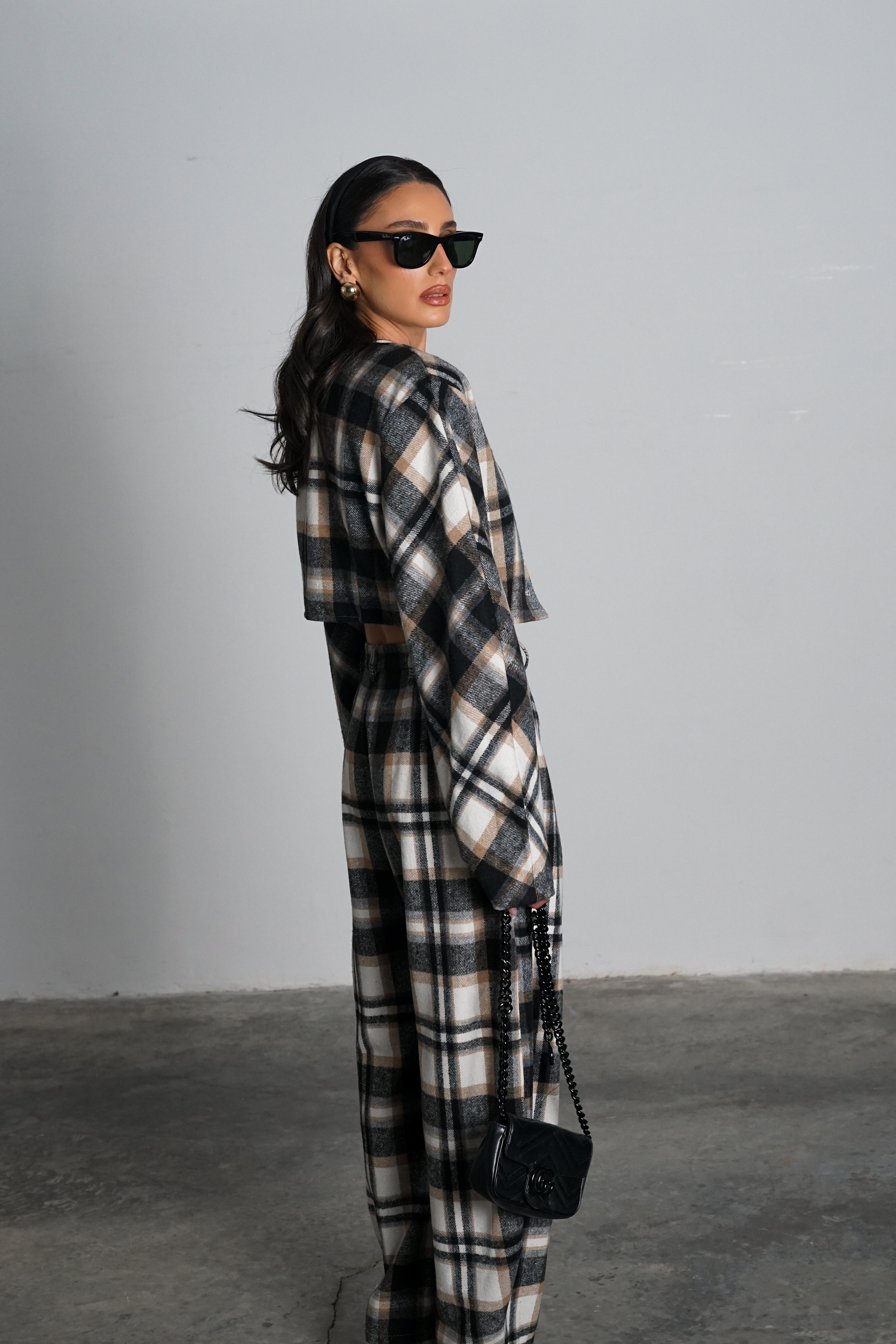 חליפת פטיסר לבן חום