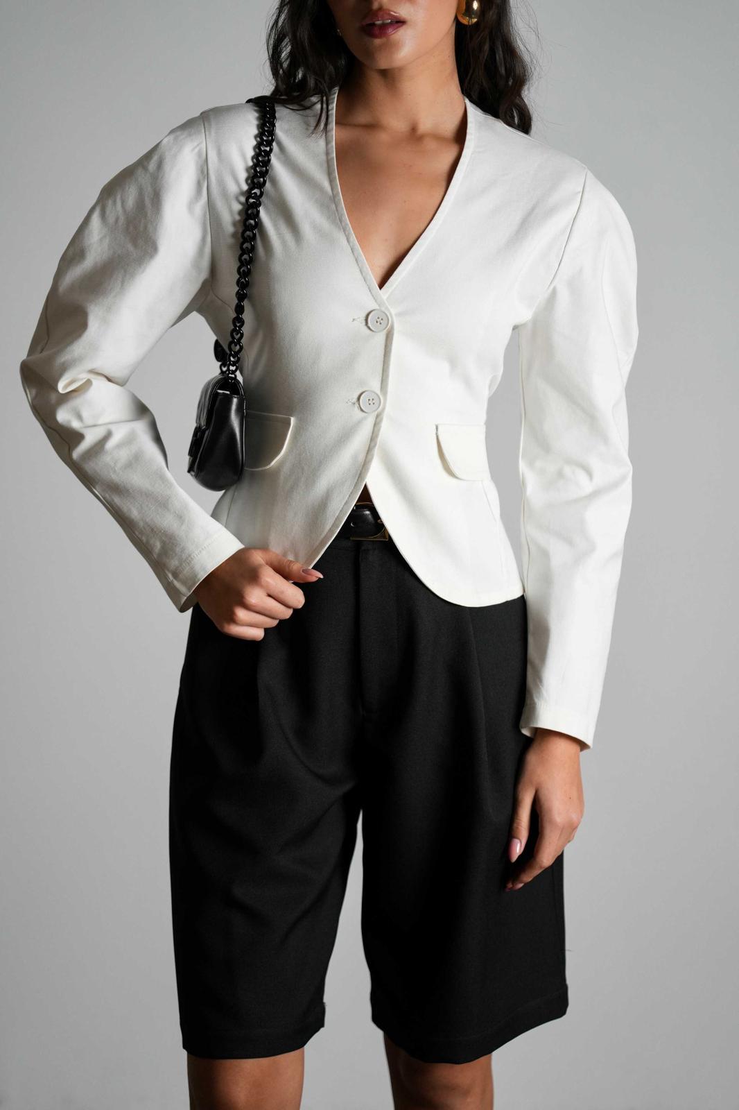 חולצת ליריקה לבנה