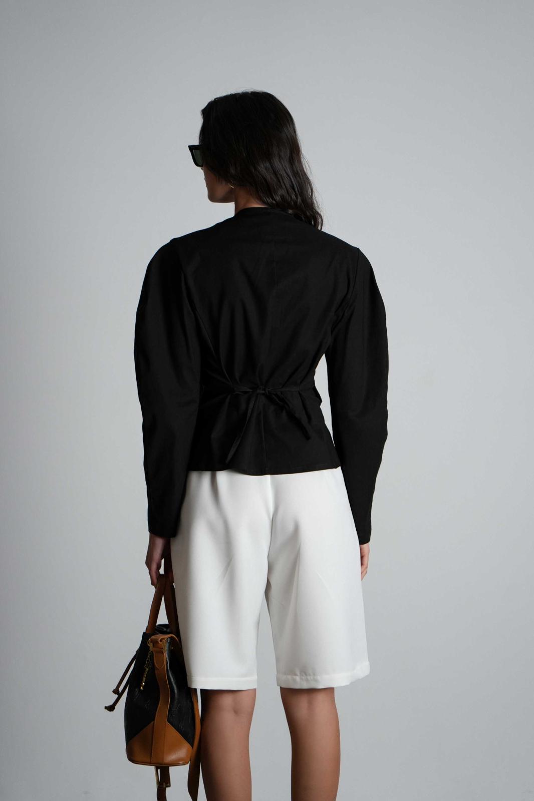 חולצת ליריקה שחורה